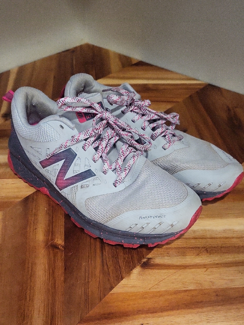 New Balance Fuelcore Nitrel Light Gray and Pink Trail Sneakers Women's 7.5